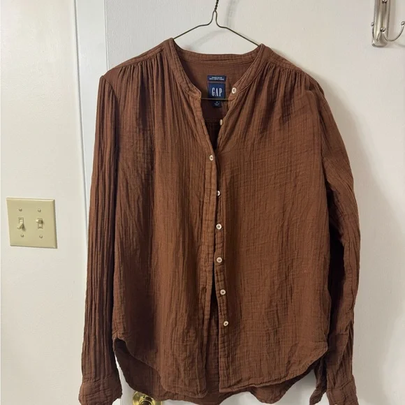 GAP Chestnut Button-Up Top - Picture 2 of 3